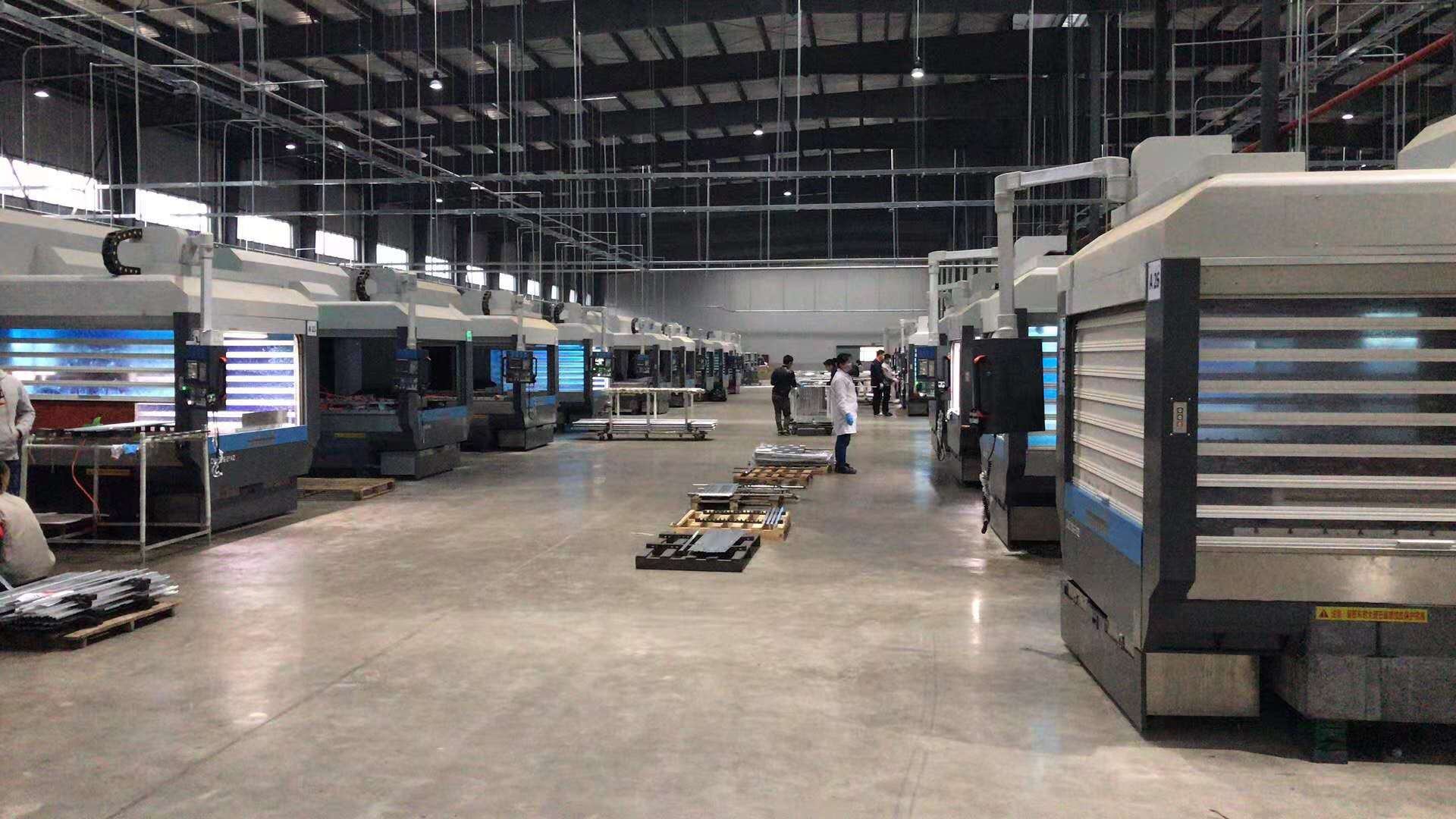 深圳精雕/大型非標精雕機出貨50臺，售后人員已調(diào)試到位，客戶已經(jīng)順利生產(chǎn)了。